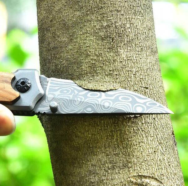 Coltello pieghevole modello Damasco Coltello pieghevole multiuso da campeggio esterno Tasca per autodifesa Coltello pieghevole portachiavi in acciaio inossidabile