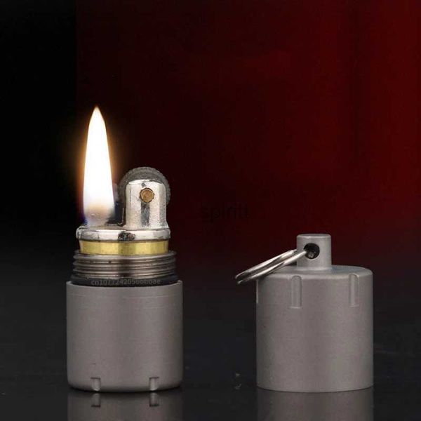 Lighters Metal Mini Keychain Yeni Yaratıcı Daha Hafif Rüzgar Geçirmez Benzinli Kerosen Titanyum Kutusu Daha Çığ Aksesuarlar Erkek Gadgets YQ240124