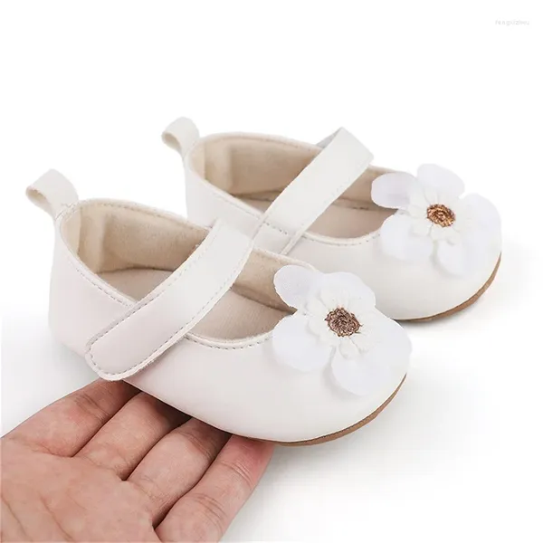 First Walkers Baby-Mädchen-Freizeitschuhe Premium-Leder-Flats Säuglingsbett Prinzessin 3D-Blumen-Walker für Party-Dusche