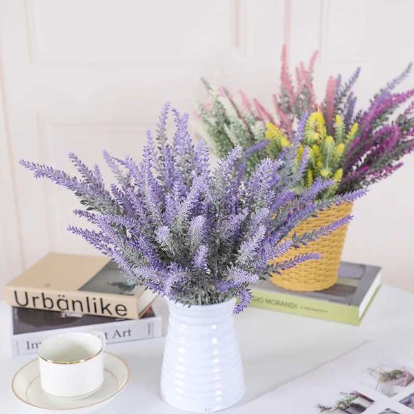 Verde floreale finto Un mazzo di fiori artificiali di lavanda provenzale in plastica Piante finte Decorazione domestica di nozze Tavola di Natale YQ240125