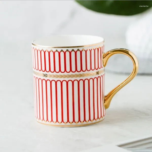 Canecas Criativo Irregular Xícara de Café Cerâmica com Alça de Ouro Cerâmica Artesanal Chá Viagem Cozinha Talheres Nordic Home
