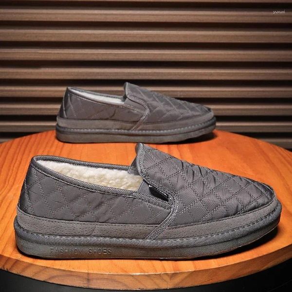 Terlik tarzı erkekler sıradan ayakkabılar kış artı kadife sıcak slip-on pamuk moda tüm maç model kar botları erkekler için