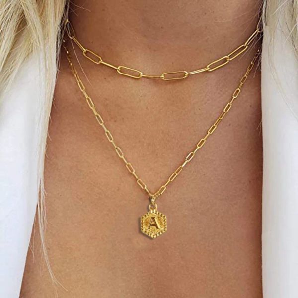 Delicate collane iniziali a strati per donne Collana girocollo in oro giallo 14k con pendente a forma di graffetta 2024