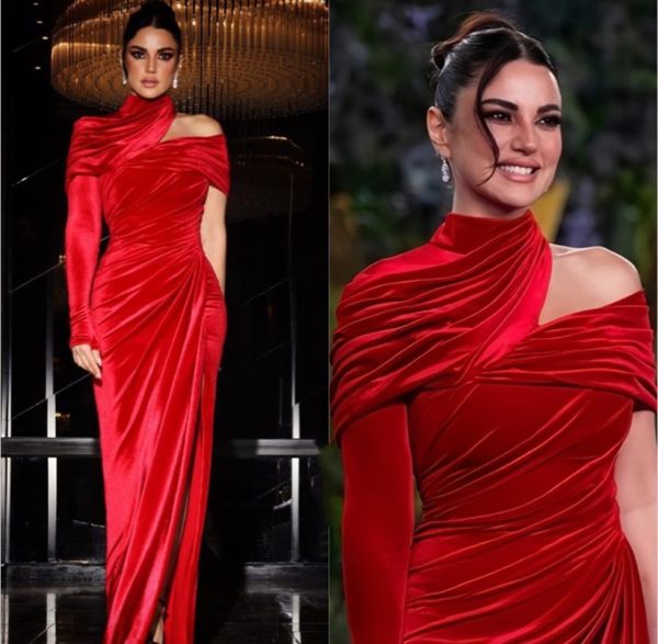 Vestidos de noite de veludo vermelho e elegante com sereia de fenda Mermaid Celebrity Vestres One ombro de ombro de Soiree Watteau Train Zipper de volta vestidos formais plissados para mulheres