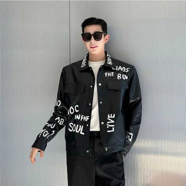 Jaquetas masculinas 2024 nova moda masculina jaquetas de motociclista carta graffiti falso couro outerwear casaco preto hip hop streetwear roupas homem j240125