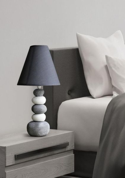 Nordic moderne minimalistische Mode Tischlampe Schlafzimmer Nacht Persönlichkeit Kreativität einfache europäische warme Studie Tischlampe4729894