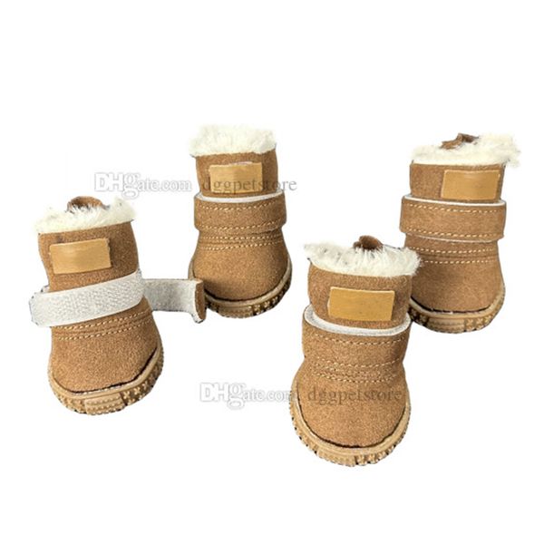 Designer Sapatos de cães Brand Dog Apparel Boots Pet Antiskid Shoes Winter Warm Skid Protop Sneakers Protetores de pata com botas de fechamento de loop de gancho 4pcs Conjunto marrom A933