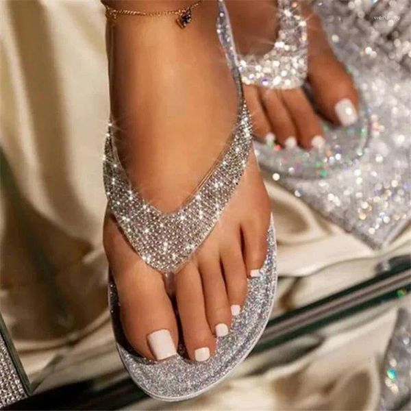 Pantofole Scarpe da spiaggia Donna Estate Infradito in gomma Pantofle Scivoli di grandi dimensioni Sabot piatto hawaiano 2024 Tessuto glitterato Cristallo PU