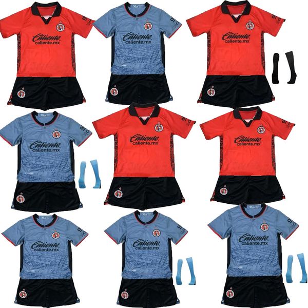 23 24 Maglia da calcio per bambini Club Tijuana A. MARTINEZ L. CAVALLINI K. CASTANEDA L. RODRIGUEZ C. RIVERA A. CANELO C. GONZALEZ Maglie da calcio casalinghe