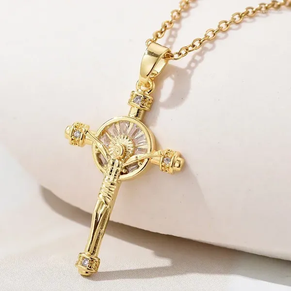 Collane con ciondolo Alla moda di lusso cristiano religioso retrò intarsiato zircone croce collana gioielli regalo di festa per uomini e donne