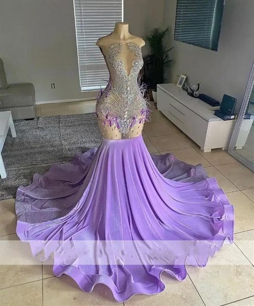 Abito da ballo lilla con diamanti sexy viola per ragazze nere 2024 Perline di cristallo con strass Piume Abiti da sera di compleanno taglie forti