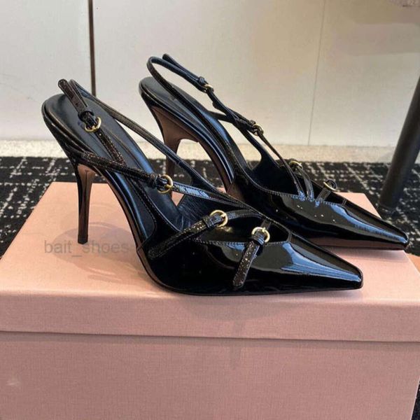 2024 Luxus-Designer-Schuhe, Burgunder-Pumps, Absätze, Lackleder, Slingback mit Schnallen, Knöchelriemen, Kätzchen-Sandale, Stiletto-Absatz, Abendkleid, Damenschuh, 3 cm