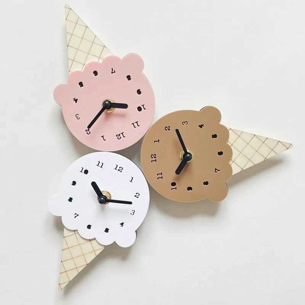 Orologi da parete Orologio da parete nordico con gelato in legno Orologi muti silenziosi in legno Decorazione per la camera dei bambini Ornamento Arredamento per la scuola materna Mobili Puntelli per foto