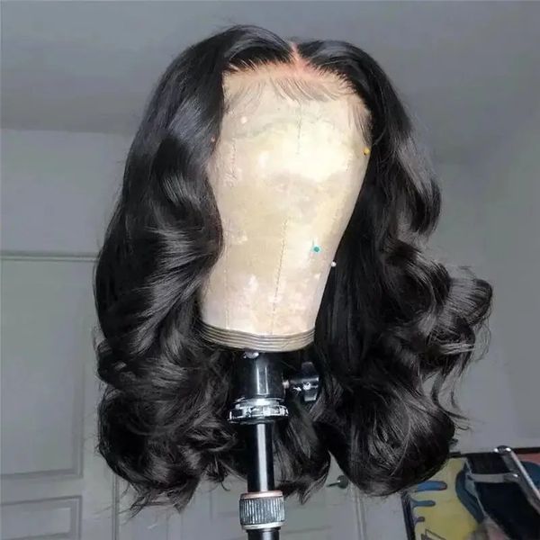 Parrucca per capelli artificiali in pizzo Body Wave Short Bob trasparente a forma di T adatta per le donne che pre-perdono i capelli indiani Remy di colore naturale in vendita 230125