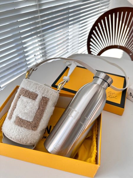 Luxus-Marken-Designer-Tasche, Thermosbecher, Geschenkbox, Fuzzy-Wasserkocher-Tasche, Lammhaar mit warmem Wasserkocher, kann allein verwendet werden, Fassungsvermögen: 500 ml