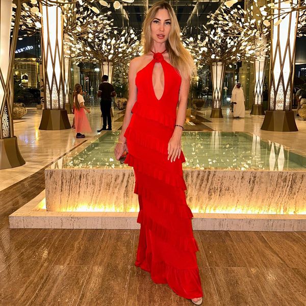 Kırmızı Halter Ruffles Tier Prom Elbiseler Anahtar deliği Boyun Katına Kadın Maksi Elbise Uzun Bohem Özel OCN Elbise 326 326
