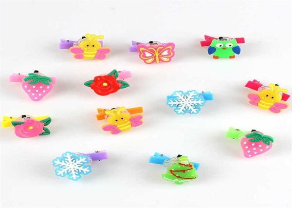 Weihnachten Kinder039s LED Flash Bobby Pin Spielzeug Geschenke Leuchtende Cartoon Haarnadel Nachtlicht Kinder Mädchen Mini Party Halloween Baby 3131410