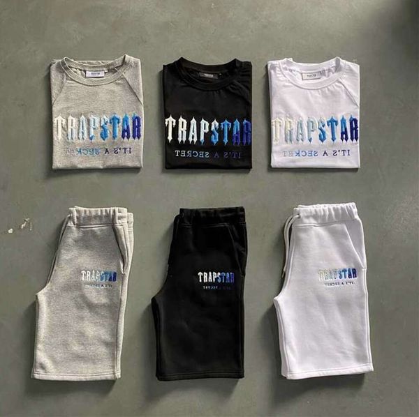 Lässige Mode für Herren, Trapstar-T-Shirt-Set, mit Buchstaben bestickter Trainingsanzug, kurze Ärmel, Plüsch-Shorts, Bewegungsstrom, hochwertige Großhandels-Top-Fußball-Shorts