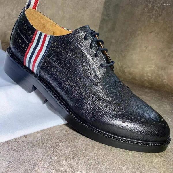 Elbise Ayakkabı Moda Tasarımı Erkek Spor Ayakkabıları Üç Rolor 6-Bar Stripes Çakıl Buzağı Dinli Uzun Kanatlı Brogues Ofis