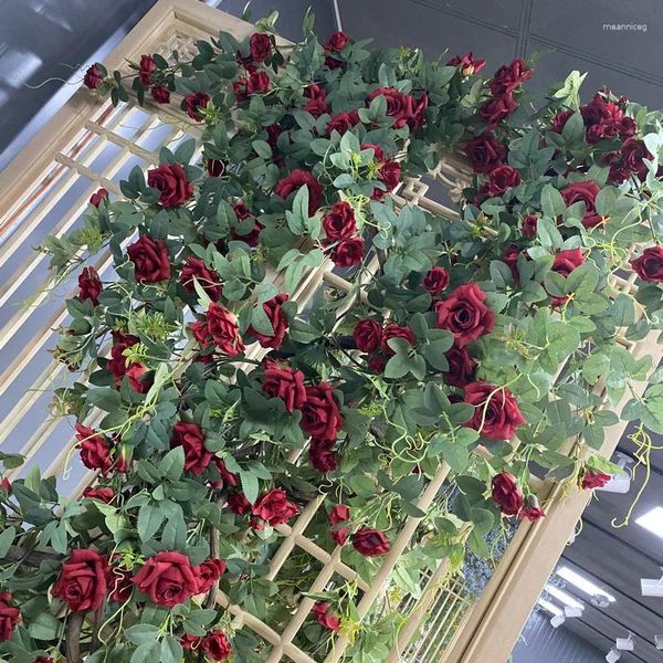 Fiori decorativi 51 pollici finte rose rattan piante artificiali vite plastica ramo di un albero foglie appese a parete per la casa giardino decorazione di nozze all'aperto