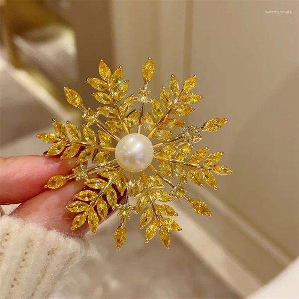 Broches brilhando em U vintage gemas amarelas broche de floco de neve para mulheres acessório de moda terno suéter