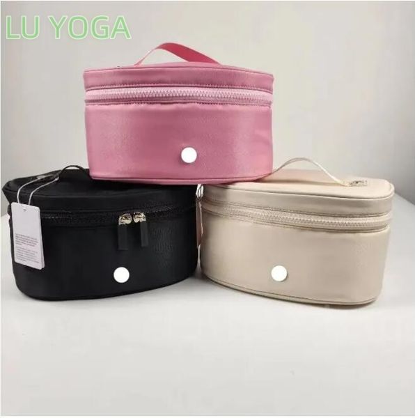 LU-3269 Bolsa de maquiagem feminina com alça superior oval Top Access Stuff Sacks Bolsas de cosméticos Luxo Lulemon Mini Pochette Square Designer Vintage Nylon Rosa Lavagem Bolsa de mão de higiene pessoal