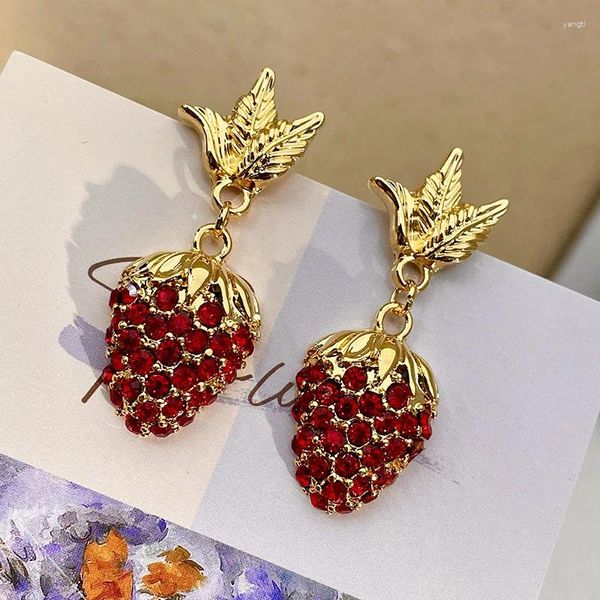 Brincos pendurados vintage vermelho strass morango gota para mulheres charme criativo estética metal moda jóias de luxo