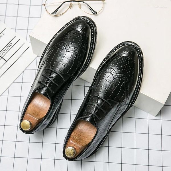 Sapatos de vestido de alta qualidade homens negócios couro daliy escritório trabalho oxford gerente homem brock escultura lace-up moda