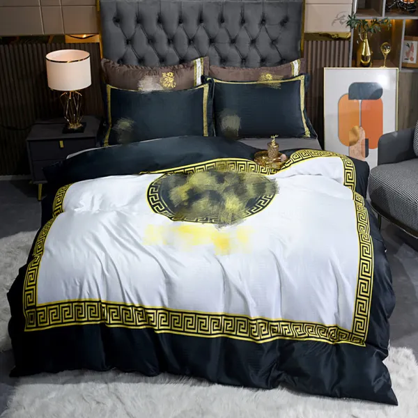 Luxuriöse Designer-Bettwäsche-Sets mit V-Buchstaben-Aufdruck, Queen-Size-Bett, Bettbezug, Steppdecke, Schlafzimmer, Designer-Bettlaken, Kissenbezüge, Schwarzgold, Bettdecken-Set, Bezüge, 4-tlg