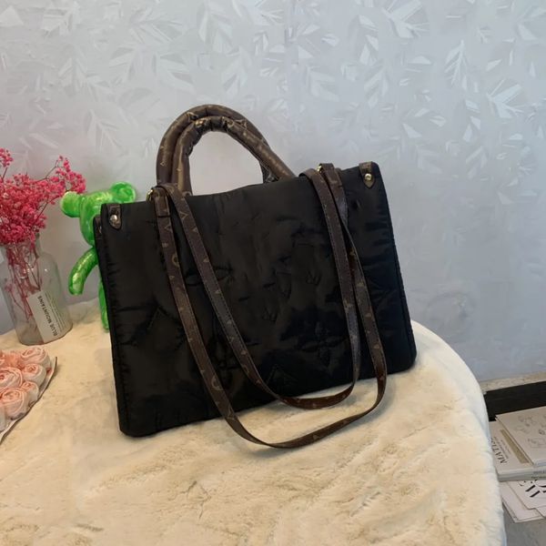 Totes Borsa da sera Borsa imbottita morbida e soffice per le donne Moda Piumino in nylon Spalla Shopper invernale Borsa da donna Grande trapuntata soffiata dhgate