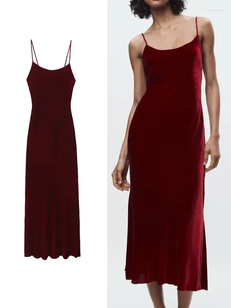 Повседневные платья, сексуальное красное бархатное вечернее платье на бретельках для женщин, осень 2024, элегантное трапециевидное платье с открытой спиной, простое нижнее белье до середины икры
