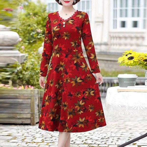 Partykleider Mamas Oversize-Kleid 2024 Frühlings- und Herbstmode Einfacher atmosphärischer V-Ausschnitt Perlendruck Mittellanger Knierock