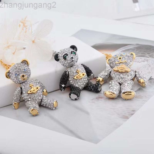 Designer Viviane Westwoods Vivienen Western Empress Dowager's Summer New Full Diamond Little Bear Series Design com um colar de ursinho de pelúcia de alta qualidade e fivela de orelha