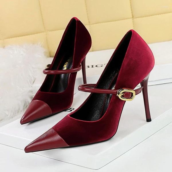 Kleid Schuhe Spitze Zehen Velours Stiletto Ferse Frauen Designer Party Metall Schnalle Spleißen Elegante Heels Büro Pumpen