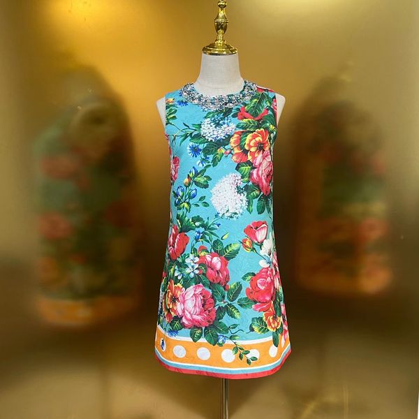 Marchio di moda europeo Mini abito con gilet con diamanti tempestati di rose con sfondo blu
