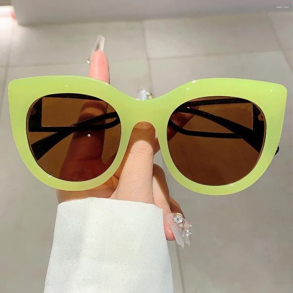 Occhiali da sole KAMMPT Vintage Cat Eye Trendy stile coreano Candy Color Eyewear 2024 Eleganti tonalità di protezione UV400 oversize