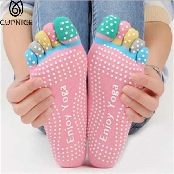 Meias esportivas coloridas femininas meias de yoga antiderrapante senhoras meias de dança algodão saudável esportes meias de cinco dedos yq240126
