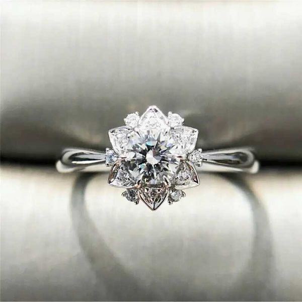 Anéis de banda moda feminina jóias cor prata flor floco de neve redondo zircão anéis de cristal para mulheres promessa festa de casamento jóias 240125
