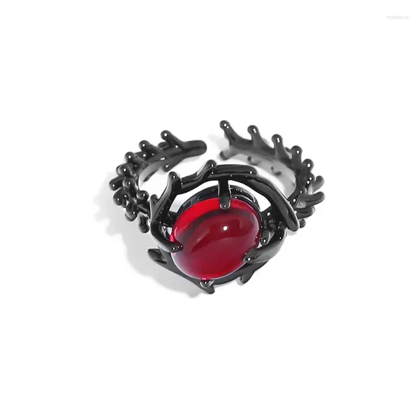 Anéis de cluster Design minoritário: Retro Red Gem Ring Personalidade Punk Dark Series Ins Trend Cool Female.