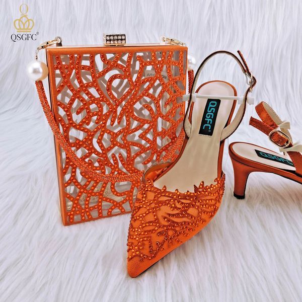 Qsgfc elegante e bonito laranja coral oco com a mesma cor pequeno strass decoração festa sapatos femininos e bolsa 240118