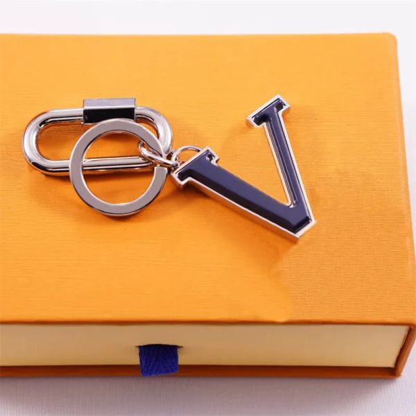 Fashion v Hang Keychain Designer Herren Schlüsselkette Gold Frau Silber Luxus-Schlüsselringketten Buchstabenbeutel Dekoration Marke Schlüsselanhänger Accessoires Cyd24012807-6