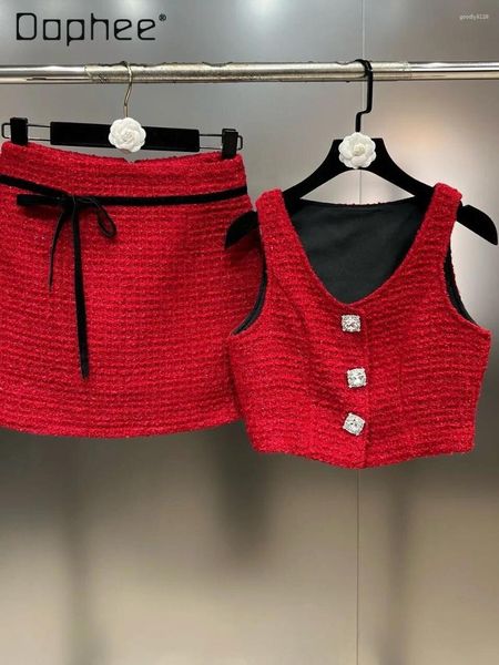 Vestidos de trabalho primavera roupa vermelha para mulheres 2024 sexy decote em v sem mangas única linha diamante fivela colete com pacote hip saia terno 2 peças conjuntos