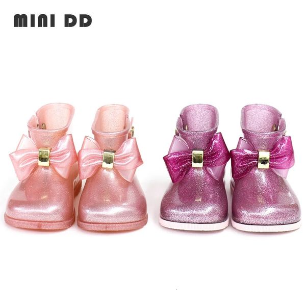 Mini DD Çocuklar Rainboots Gilrs Moda Yüksek Kaliteli Jöle Ayakkabı Sparkle Prenses Yay Ayakkabıları PVC kaymaz Yağmur Botu DD018 240125