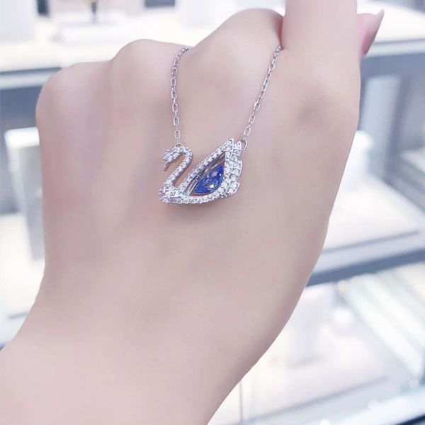 Swarovski Ожерелья подвеской дизайнер роскошная мода Женщины Оригинальный качественный подвесной ожерелья с гибкостью кристалла и подпрыгивающим сердцем лебедь Chrstma Gfit