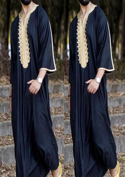 Ethnische Kleidung Muslimische Männer Jubba Thobe Langarm Islamische Stickerei V-Ausschnitt Kimono Robe Abaya Caftan Dubai Arab Dress ShirtsEthni4281176