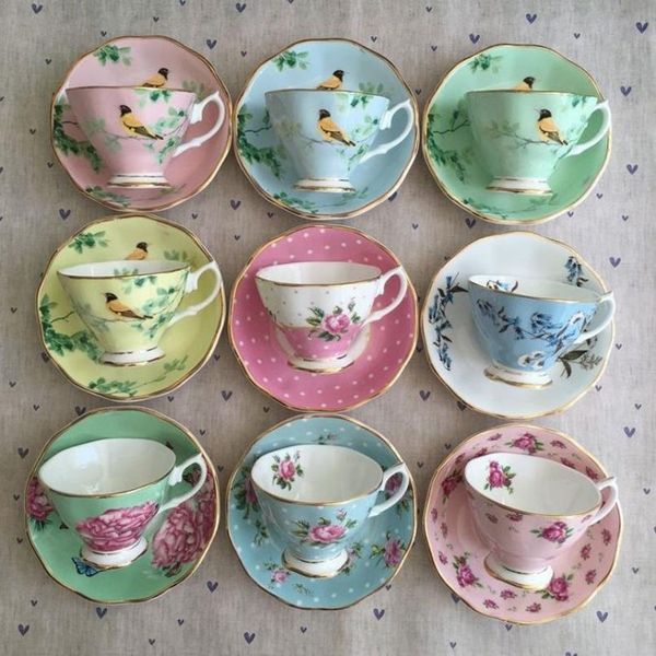 Tazze da caffè europee Tazze Tazza da tè pomeridiano in ceramica e piattino Set di cucchiai Tazza in porcellana avanzata per regali2544