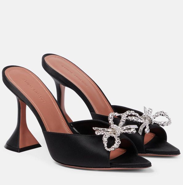 24 Berühmte Sommer Amina Muaddi Rosie Sandalen Schuhe Damen Schleife verzierte Lederpantoletten Slip On Hausschuhe Party Hochzeit Juwelenbesetzte Blumenverzierung High Heels