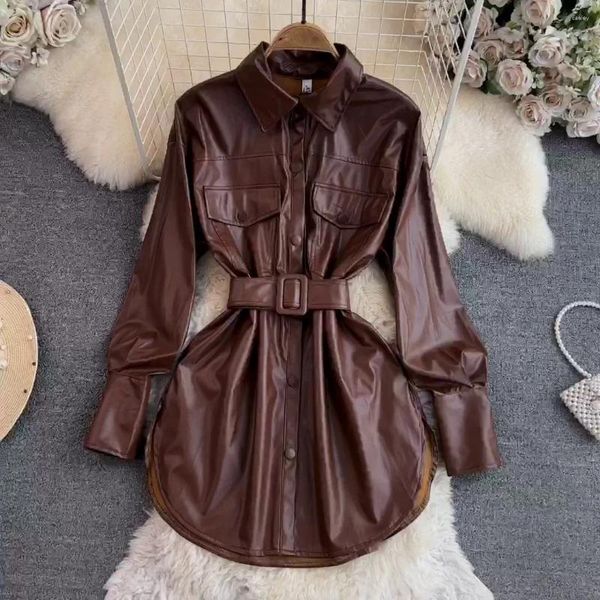 Abiti casual Abito da donna in pelle di media lunghezza con cintura Primavera Autunno Edizione coreana Cappotto sottile in PU da motociclista Giacca allentata rosso vino