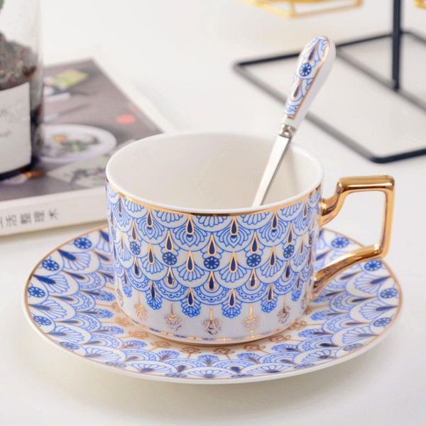 Klassische Bone China Kaffeetassen mit Untertassen Geschirr Kaffeetassen mit Löffel Set Nachmittagstee Set Home Kitchen254P