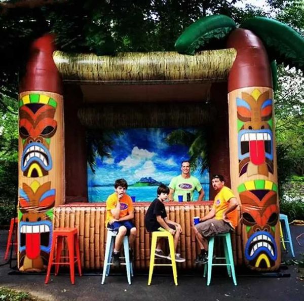 Bancarella gonfiabile per bevande e Tiki Bar da 5 ml x 3,5 m (16,4 x 11,5 piedi) con tre finestre e sfondo Tahiti per vacanze estive o feste in vendita